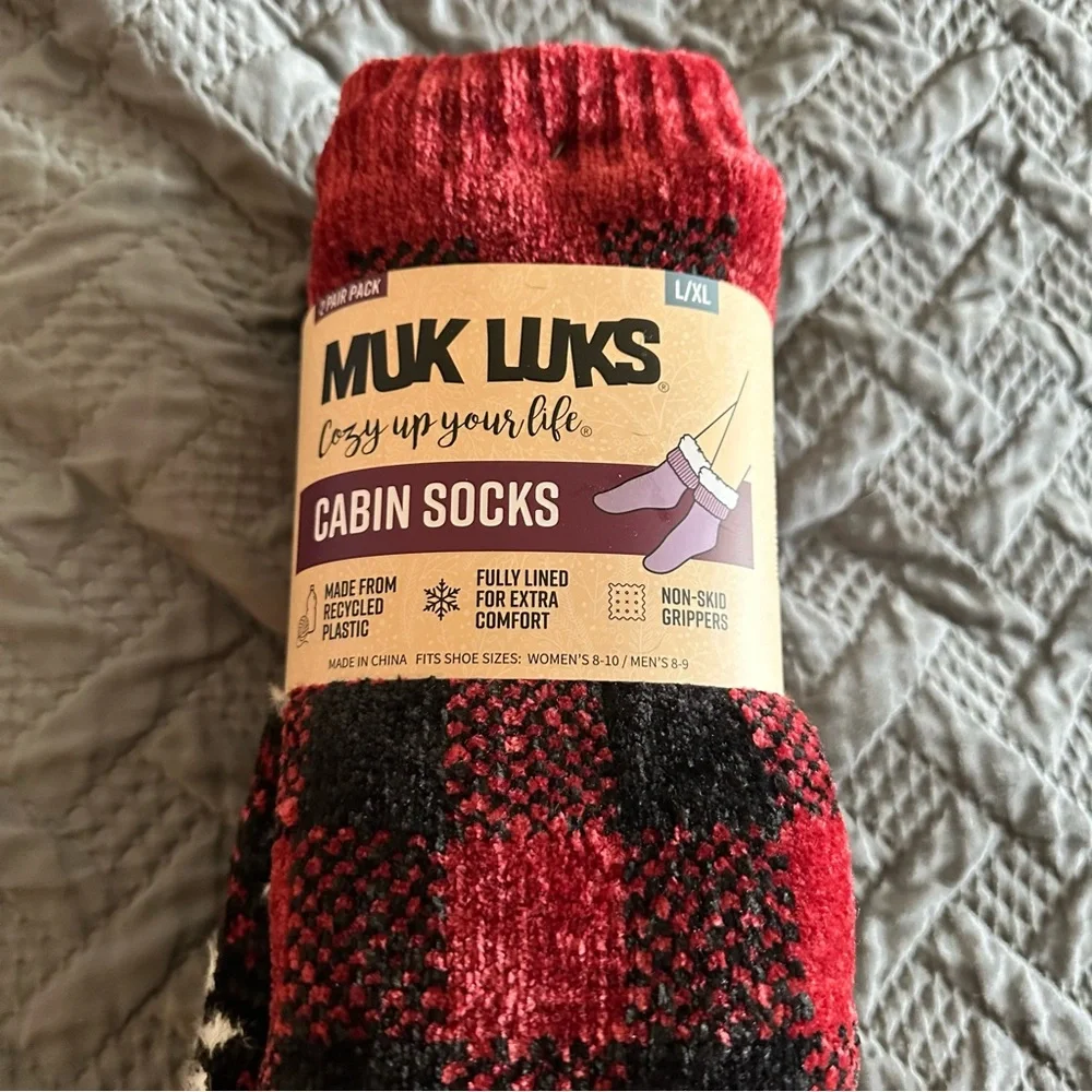 Muk Luks Cabin Cozy  Red and Black Winter Socks 2 Pack NWT - Picture 4 of 9